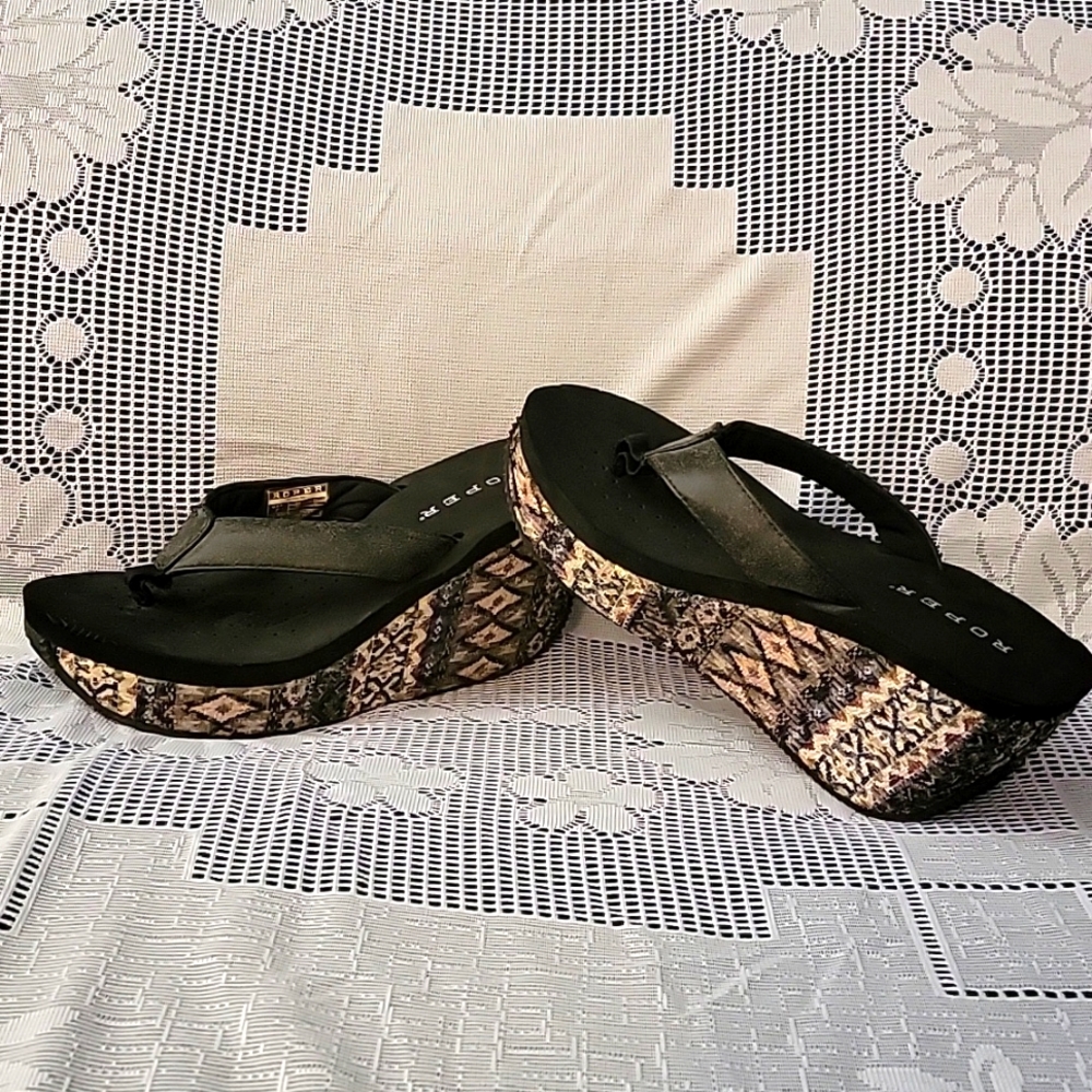 ROPER womans sandals size 7